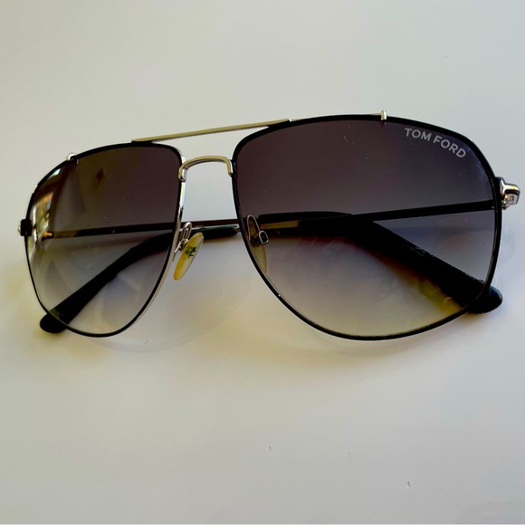 TOM FORD SUNGLASSES UNISEX.
